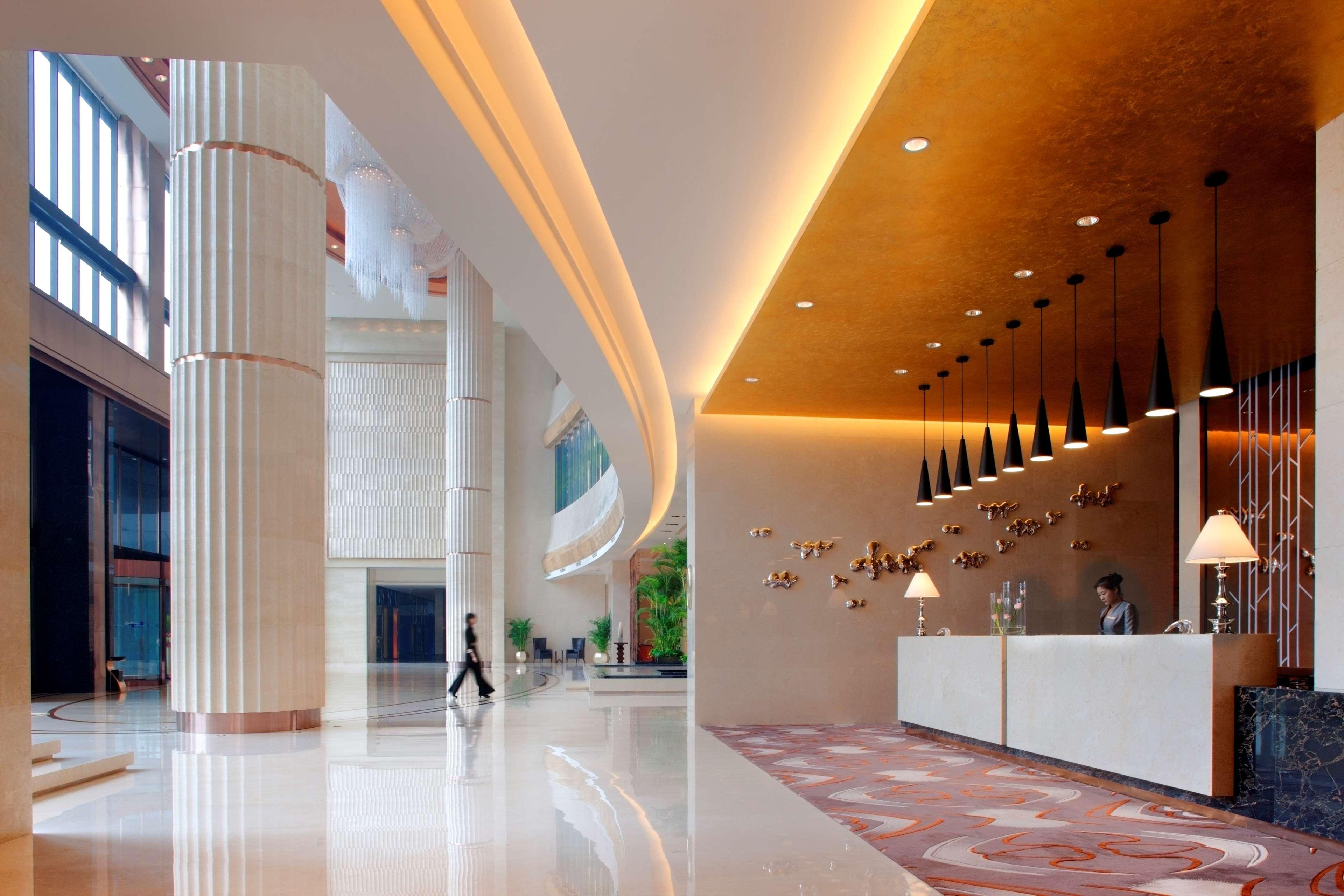 Radisson Blu Plaza Chongqing - Free 2 Bottle Of Local Beer Per Room During Stay Interior foto
