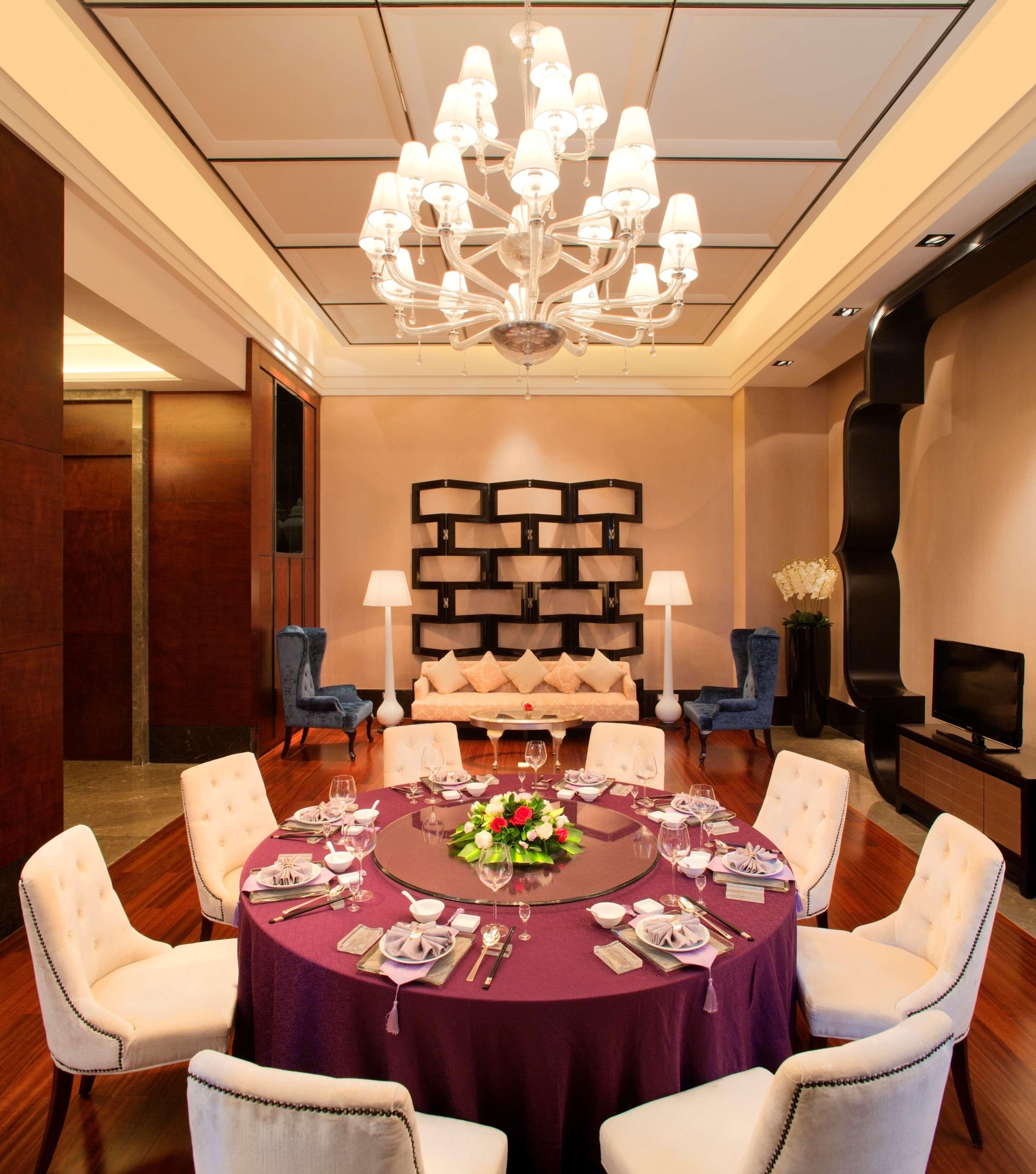 Radisson Blu Plaza Chongqing - Free 2 Bottle Of Local Beer Per Room During Stay Exterior foto