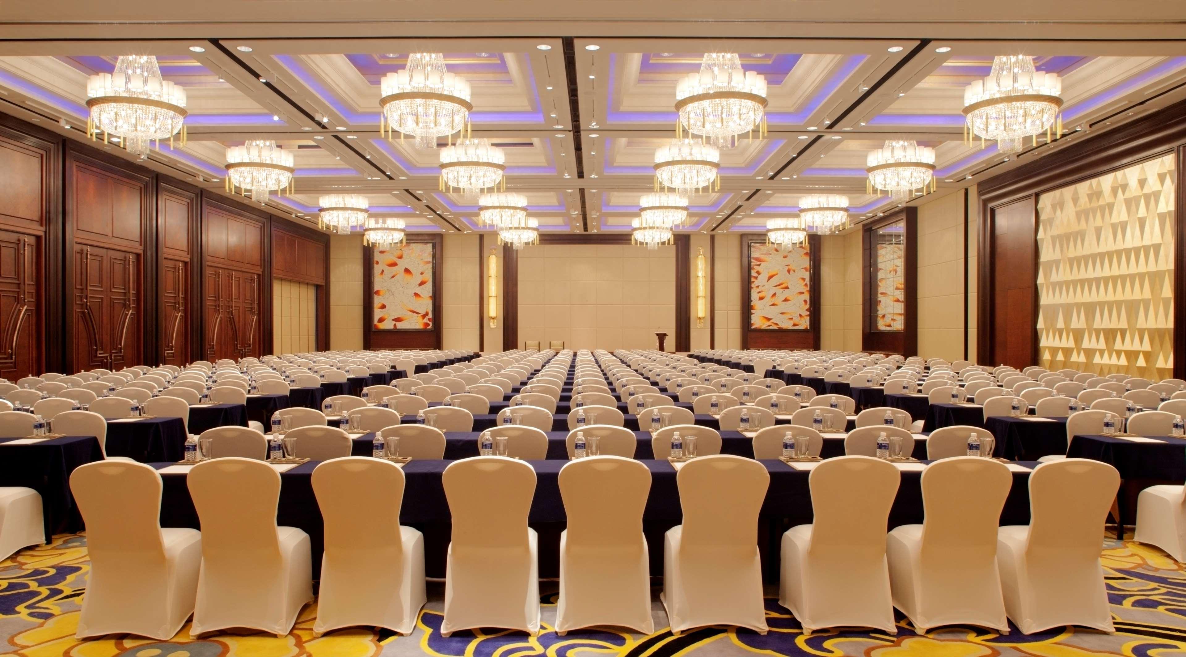 Radisson Blu Plaza Chongqing - Free 2 Bottle Of Local Beer Per Room During Stay Exterior foto