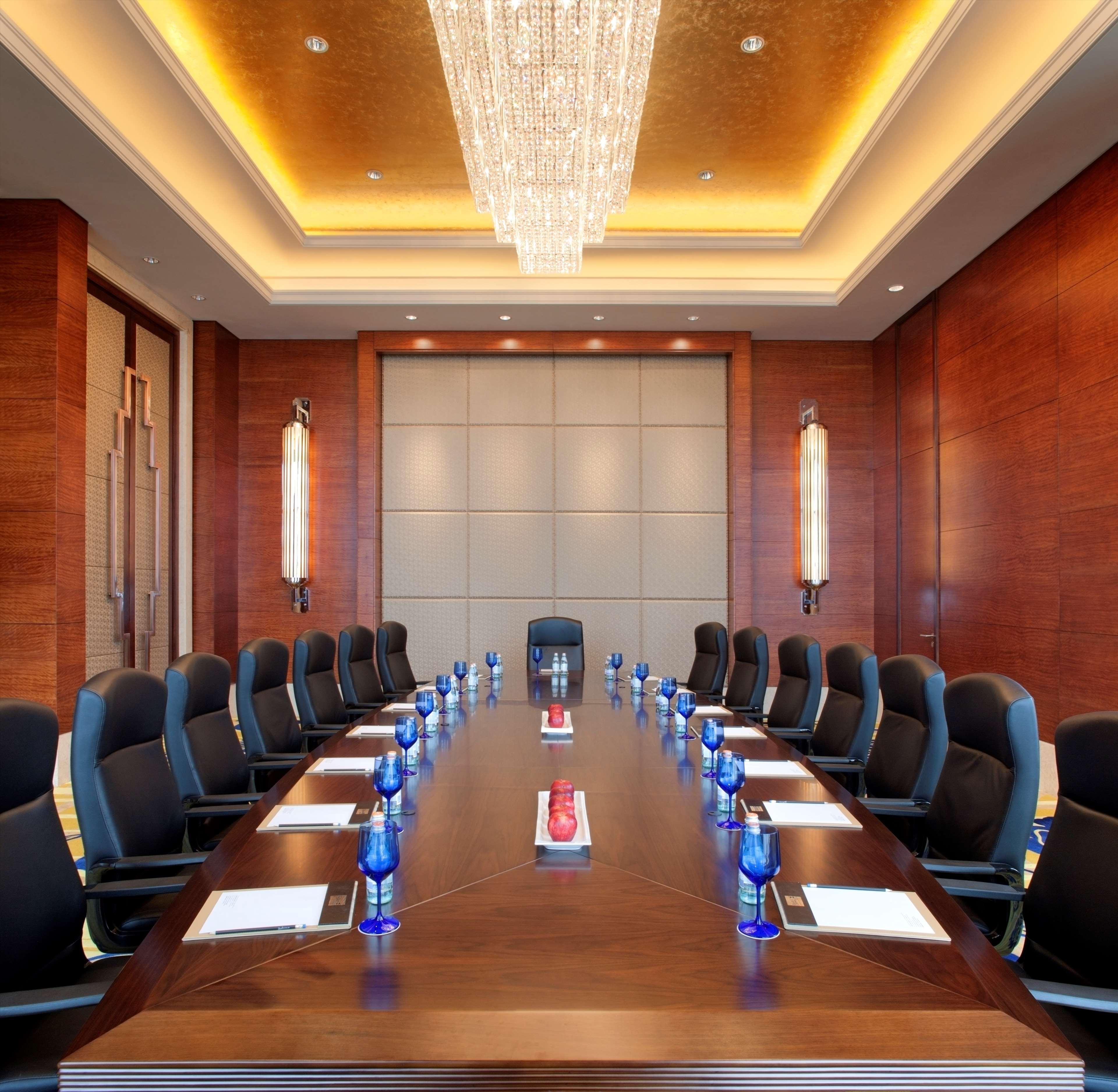 Radisson Blu Plaza Chongqing - Free 2 Bottle Of Local Beer Per Room During Stay Exterior foto