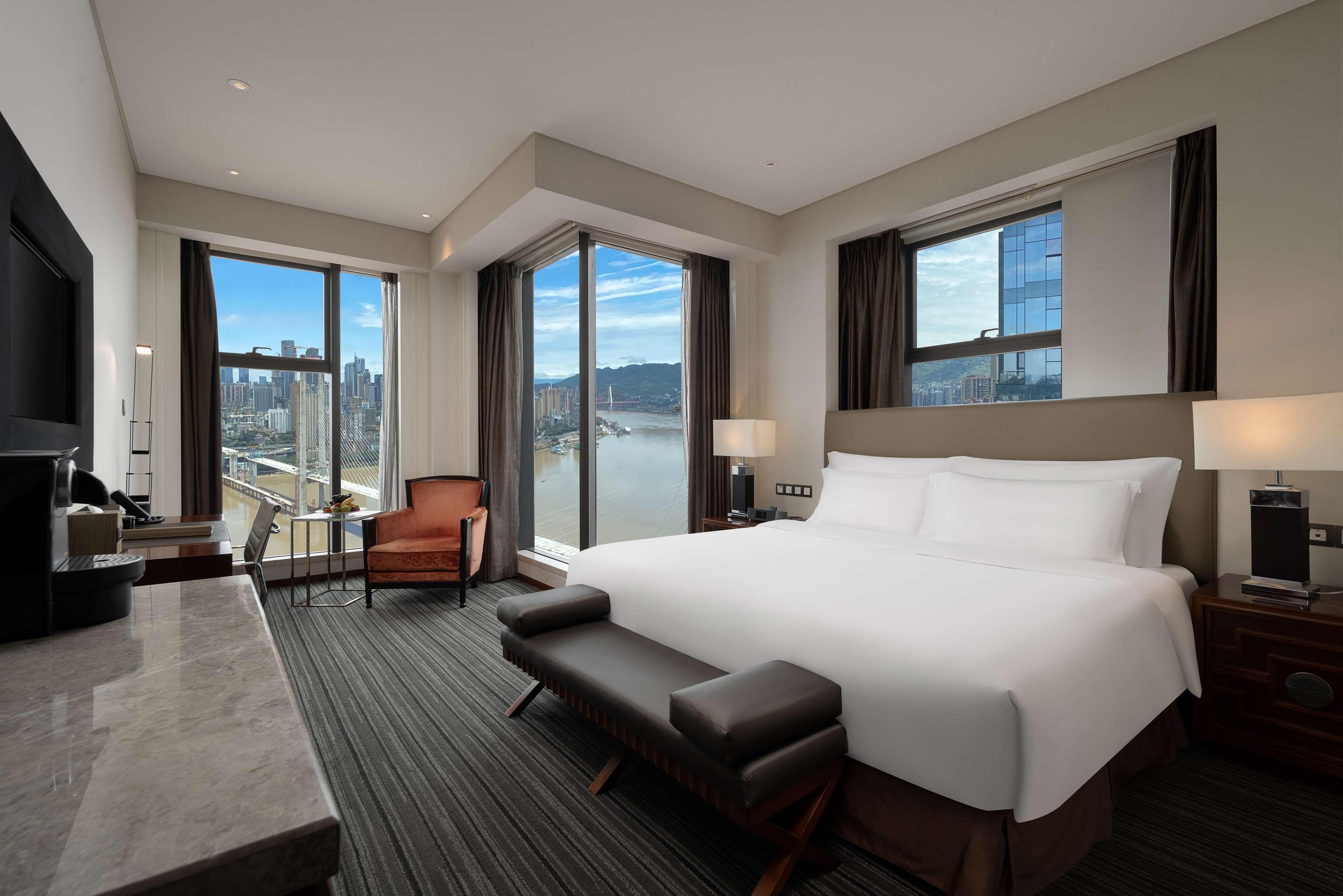 Radisson Blu Plaza Chongqing - Free 2 Bottle Of Local Beer Per Room During Stay Exterior foto