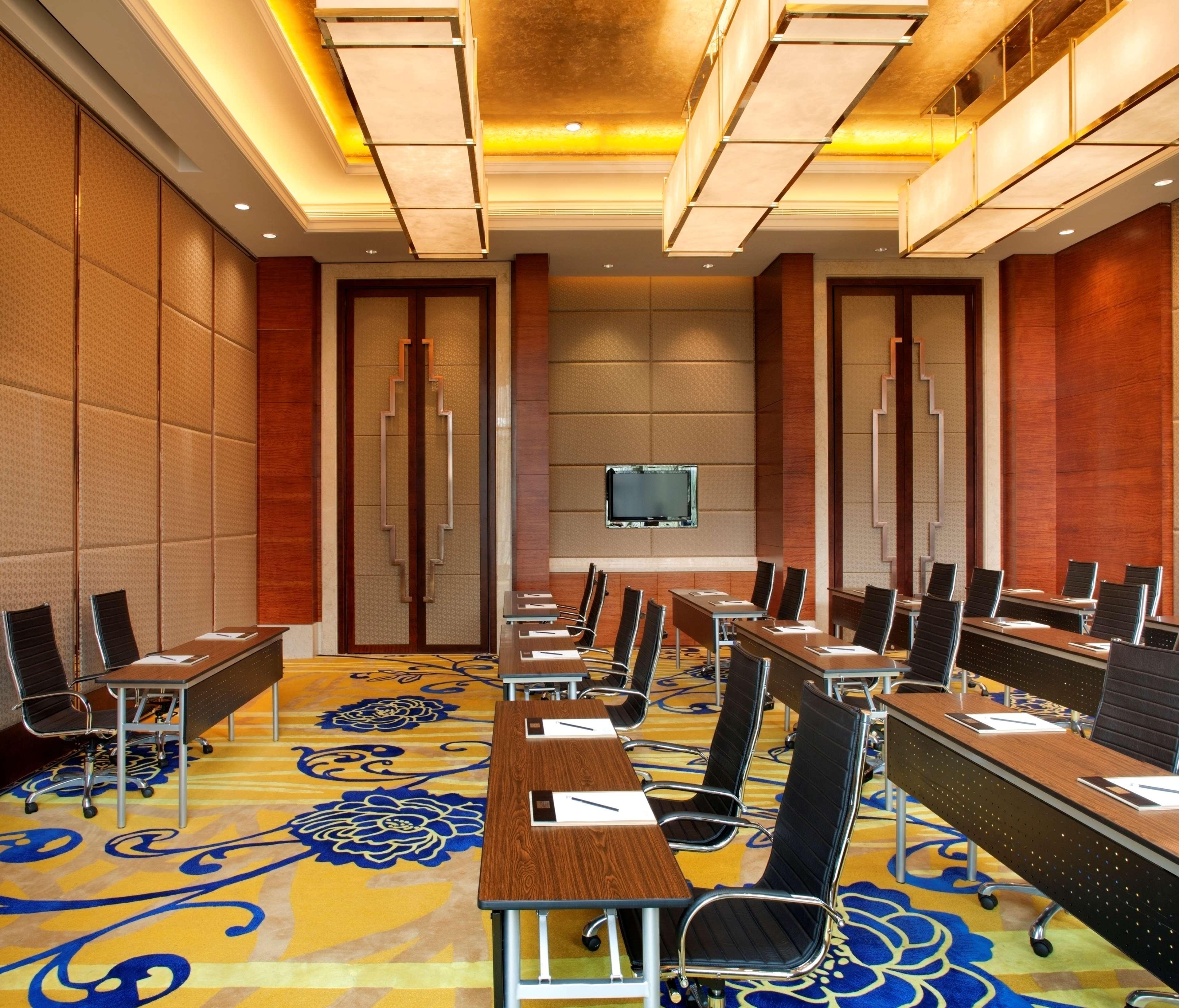 Radisson Blu Plaza Chongqing - Free 2 Bottle Of Local Beer Per Room During Stay Exterior foto